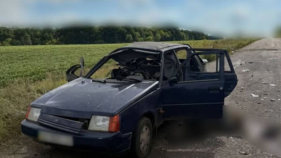 Унаслідок атаки загинули 70-річний водій і його 71-річна співмешканка, розповіла поліція