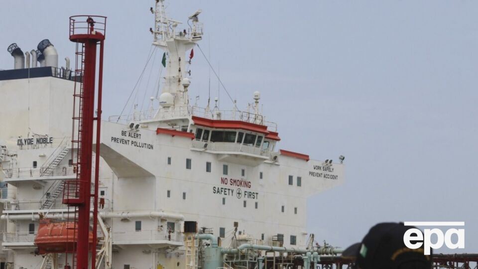 Две госкомпании Индии заключили сделки на поставку нефти из РФ, отметило Bloomberg