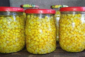 По словам блогера, приготовленная по этому рецепту кукуруза хранится до года без потери вкусовых качеств