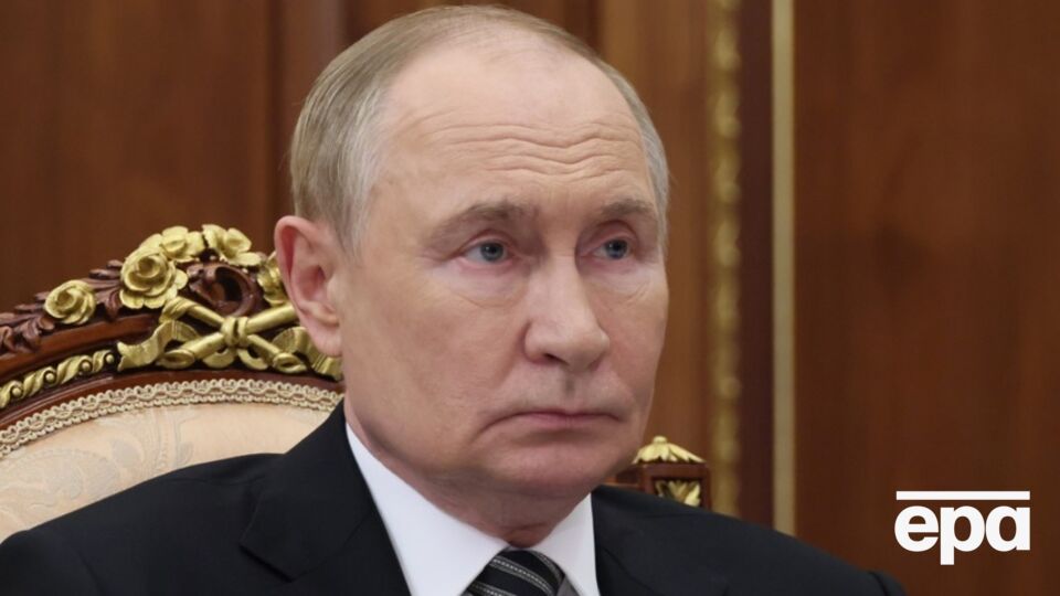 По информации собеседника СМИ, если Путин будет затягивать, "это станет новым толчком для санкций"