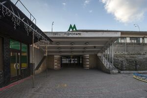 За словами Созаєвої, дитина впала в отвір між вагоном і платформою