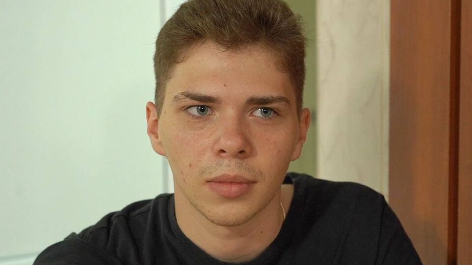 Постепенно восстанавливается подвижность руки, сказал Егор