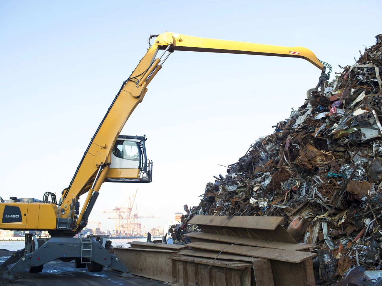 Кінцевим пунктом постачання українського брухту є території самопроголошеної "Придністровської молдавської республіки", зазначили журналісти