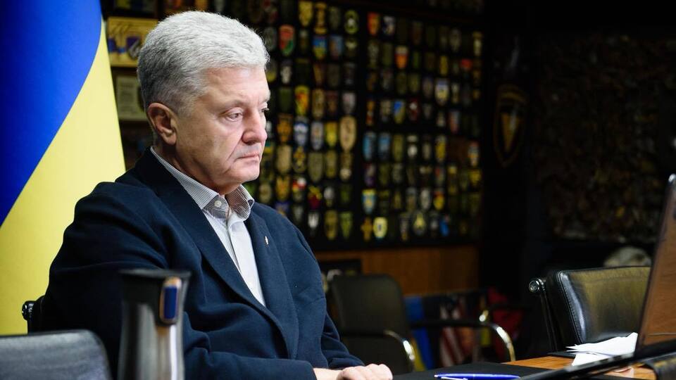 Порошенко лучше не поднимать тему переговоров, подчеркнул военный