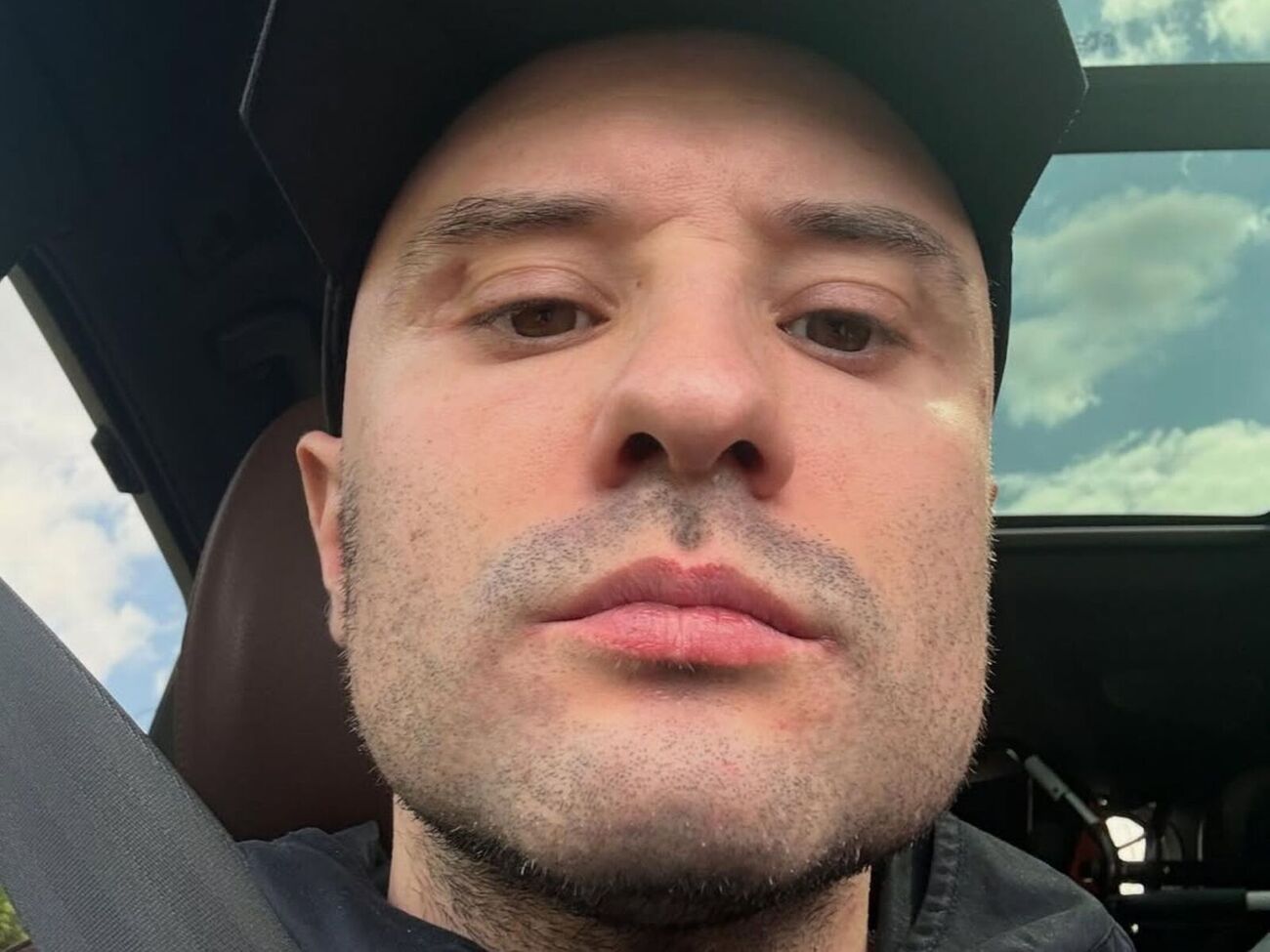 Розовый в марте 2024 года получил ранение на фронте