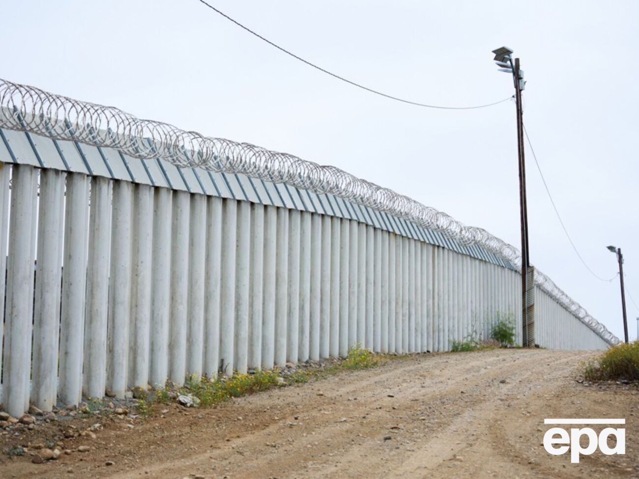 Кордон США й Мексики має протяжність понад 3 тис. км