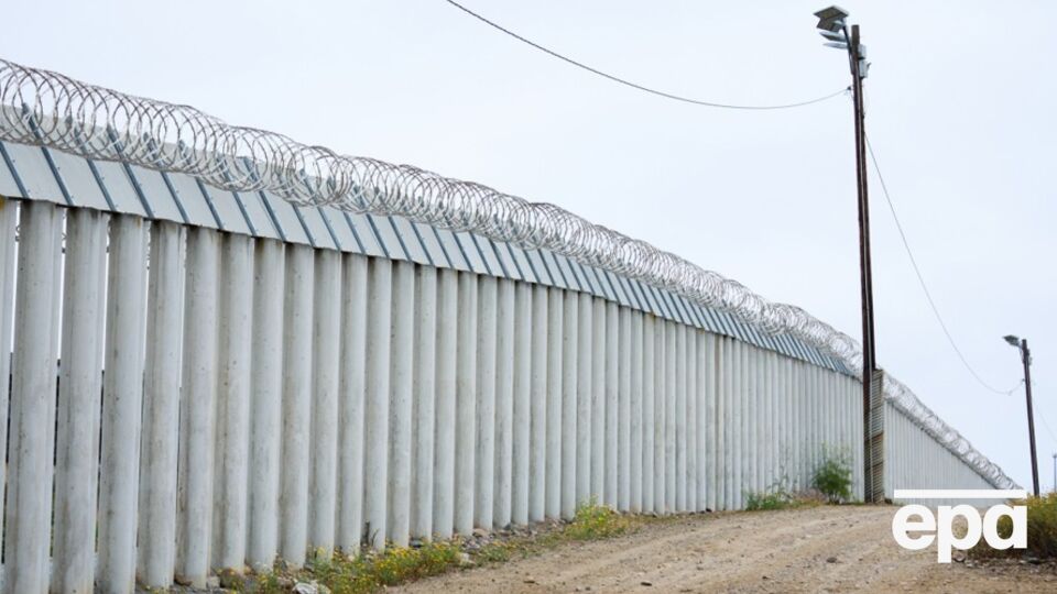 Граница США и Мексики имеет протяженность более 3 тыс. км