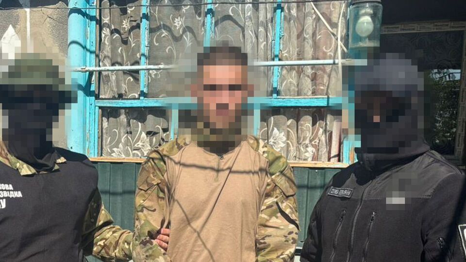 По версии расследования, он пытался склонить к сотрудничеству с агрессором других военных, говорится в сообщении