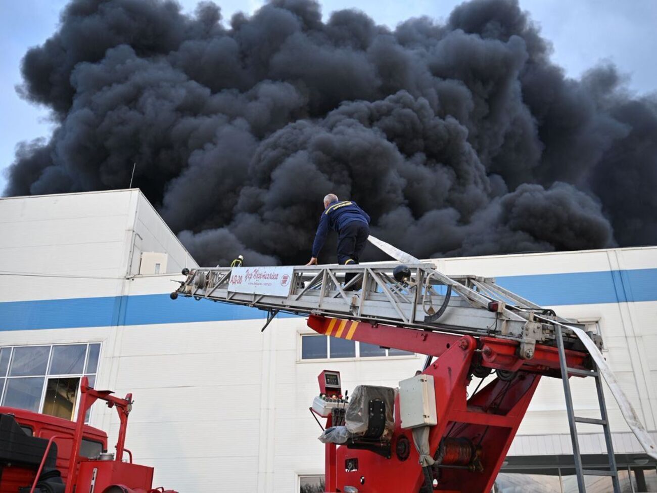 Двумя ракетами "Калибр" россияне попали по заводу с американскими инвестициями Flex в Мукачево