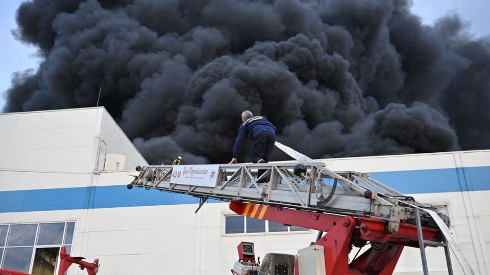 Двумя ракетами "Калибр" россияне попали по заводу с американскими инвестициями Flex в Мукачево