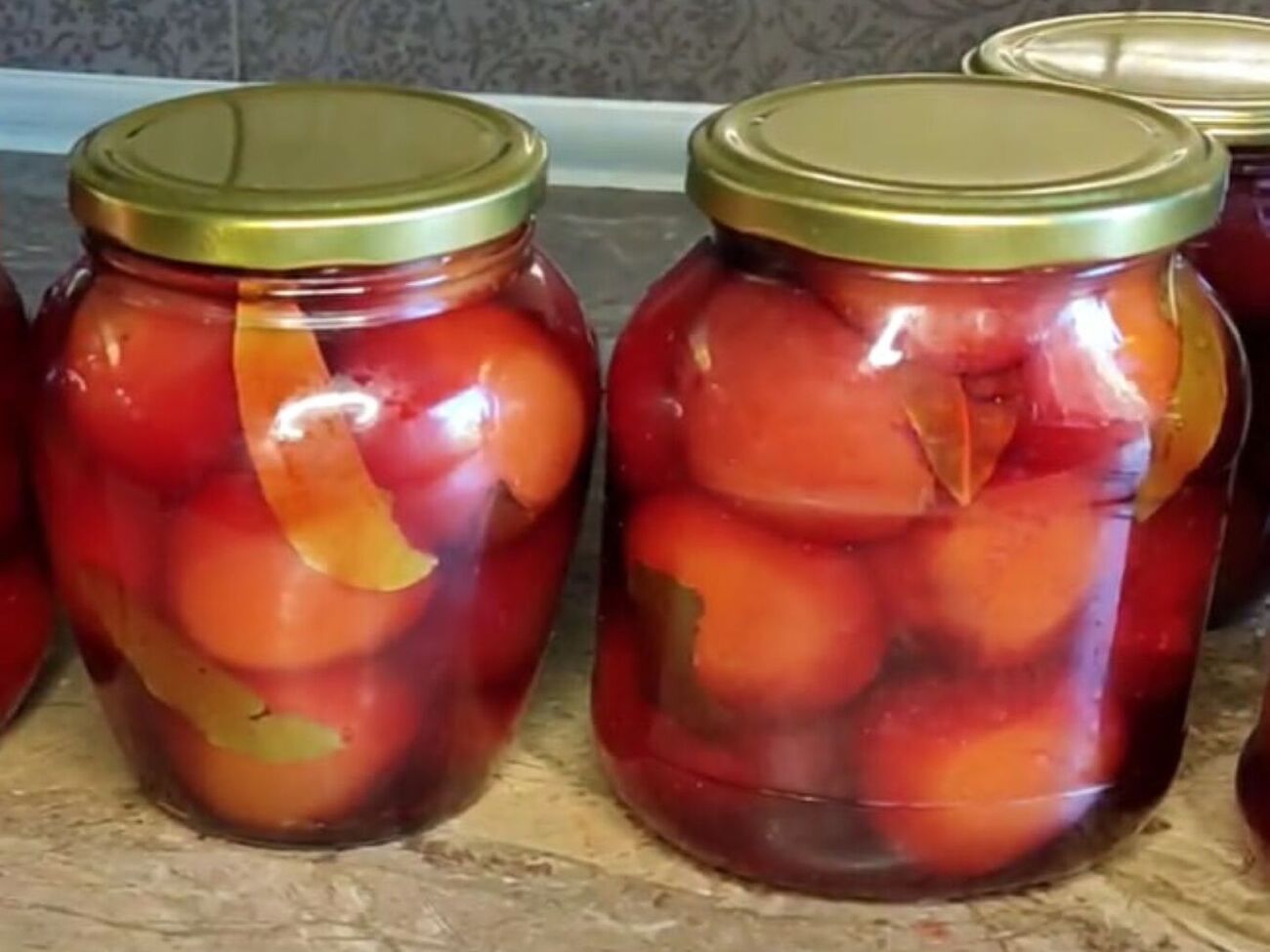 Сливы по этому рецепту получатся в меру сладкими, не острыми и не кислыми