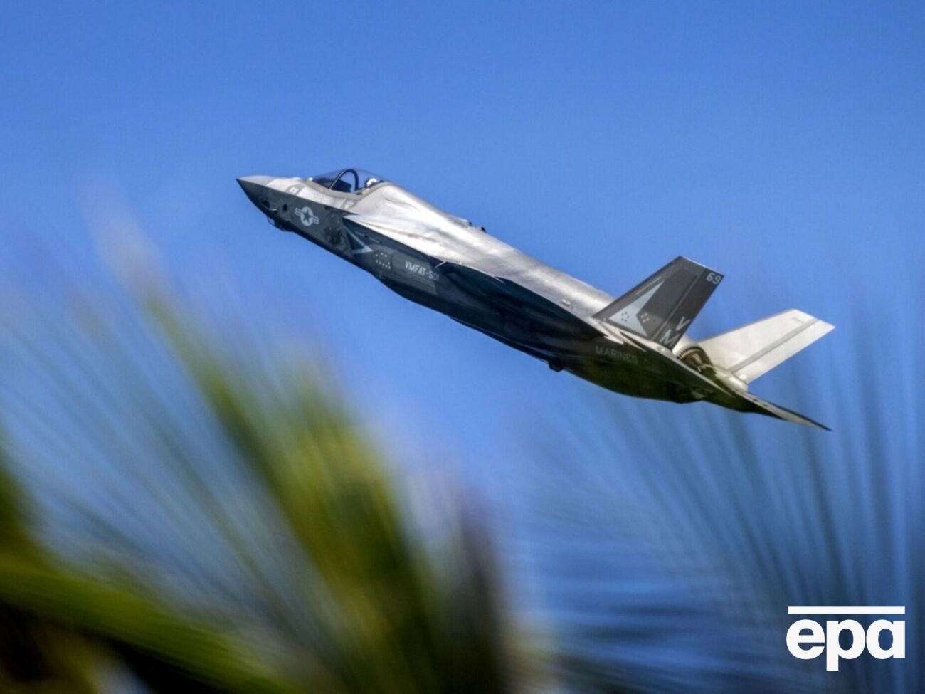 США могут предоставить Украине дополнительные системы ПВО и обеспечить "чистое" небо с помощью своих истребителей, рассказали источники