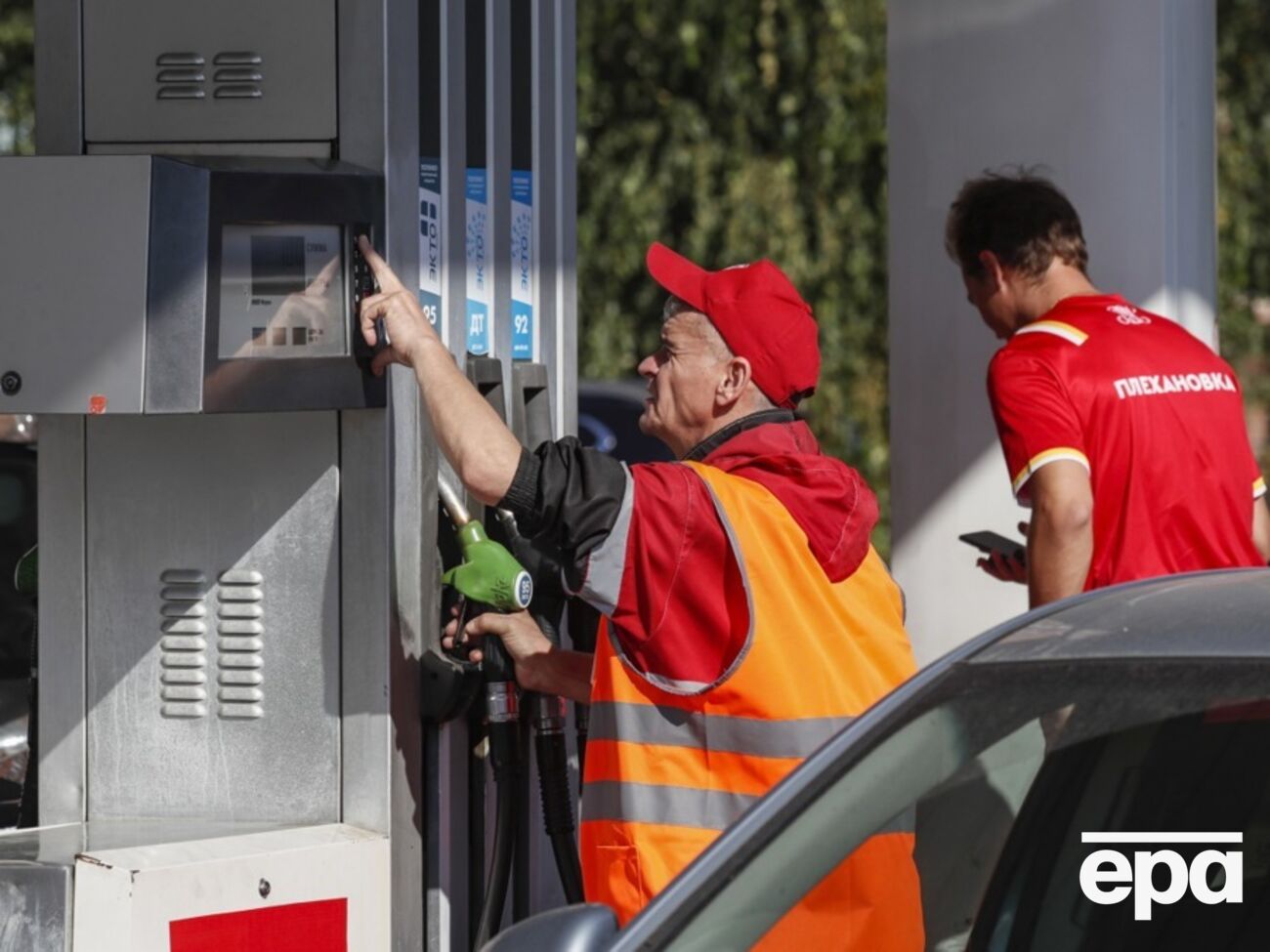 В СВР Украины отметили, что в РФ начали ограничивать продажу бензина