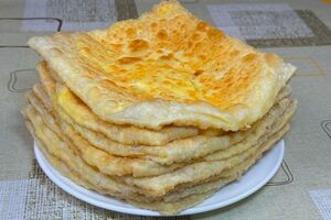 Обсмажте плачинди на помірному вогні до готовності з обох боків