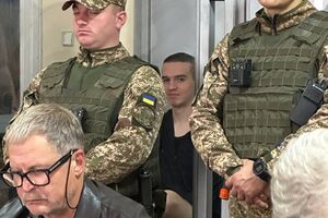 Зінченко також подав клопотання, щоб аудіозаписи його батьків досліджували в закритому режимі