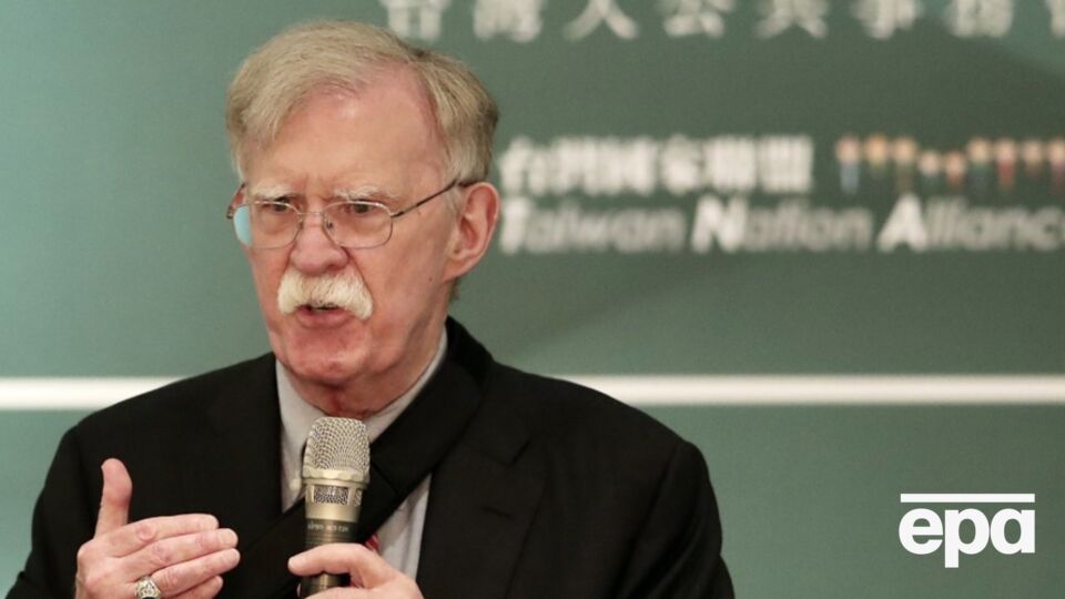 Болтон был советником президента США по нацбезопасности с апреля 2018-го по сентябрь 2019 года