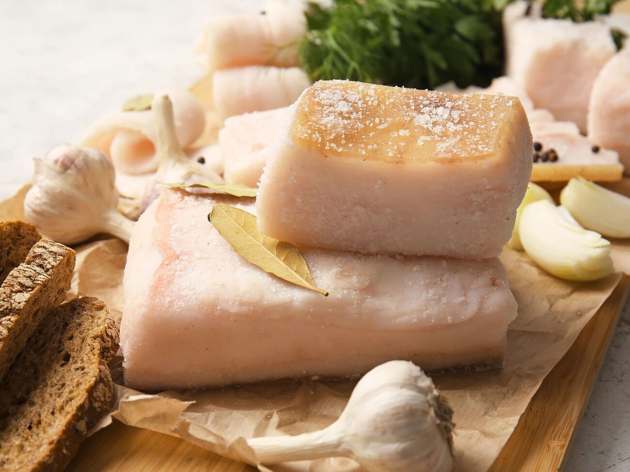 Сало готовится трое суток и получается ароматным