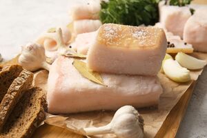 Сало готовится трое суток и получается ароматным