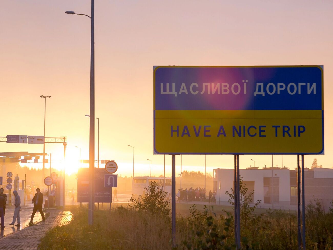 №13685 предлагает внести изменения в ряд действующих законов, в частности, касающийся порядка въезда/выезда за границу