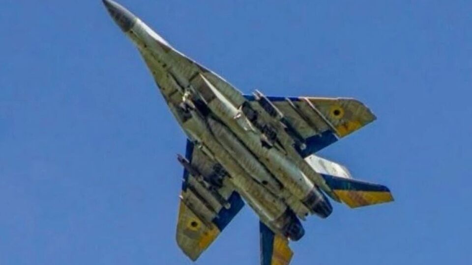 Истребитель возвращался с боевого задания