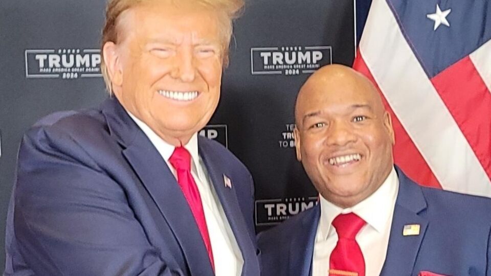 СМИ считают Бернса одним из самых заметных пасторов, поддерживающих Трампа