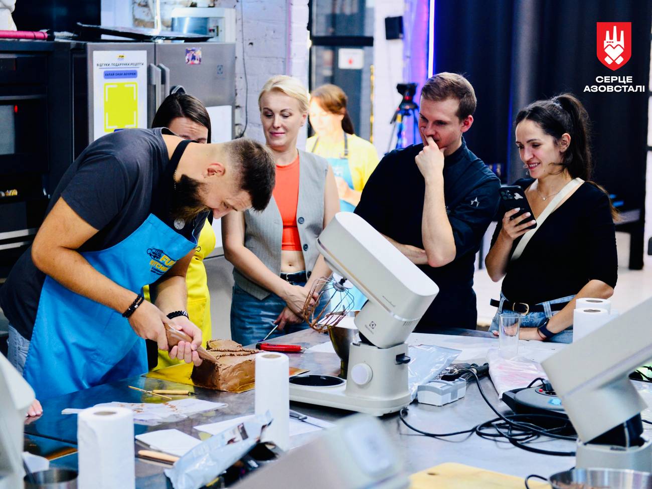 Все объединены подвигом города Мариуполя, сказали организаторы