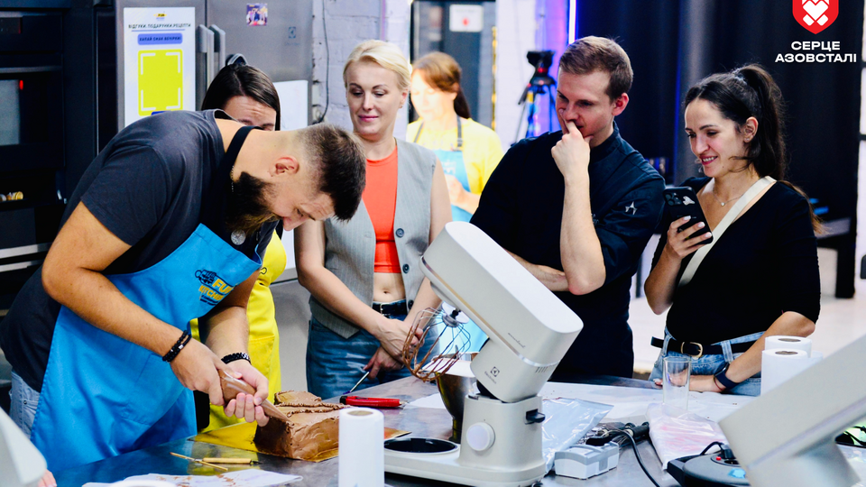 Все объединены подвигом города Мариуполя, сказали организаторы