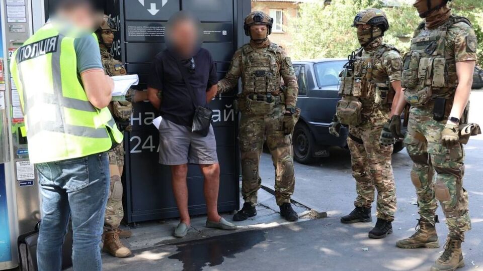 "Разбойники" искали в доме женщины "золото и доллары", которые ей якобы должен давать сын