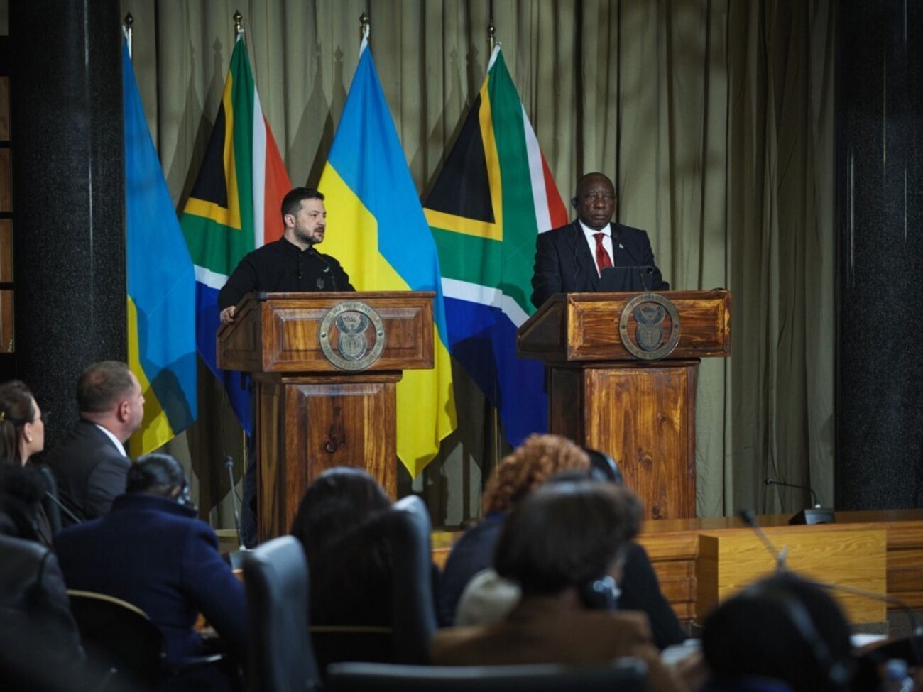 Зеленський підтвердив Рамафосі, що готовий до будь-якого формату зустрічі з Путіним