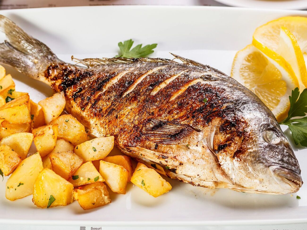 Запікати рибу потрбіно на цукіні й перці