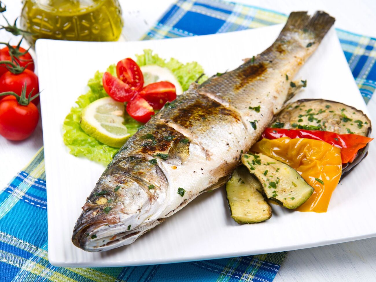 Рыбу запекают 25–30 минут