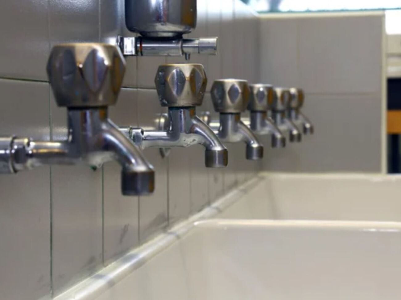 Водоснабжение пообещали возобновить после наполнения резервуаров до необходимого уровня и опрессовки водовода