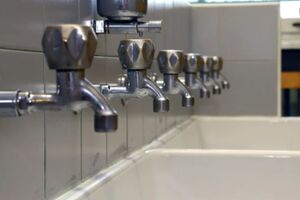 Водоснабжение пообещали возобновить после наполнения резервуаров до необходимого уровня и опрессовки водовода