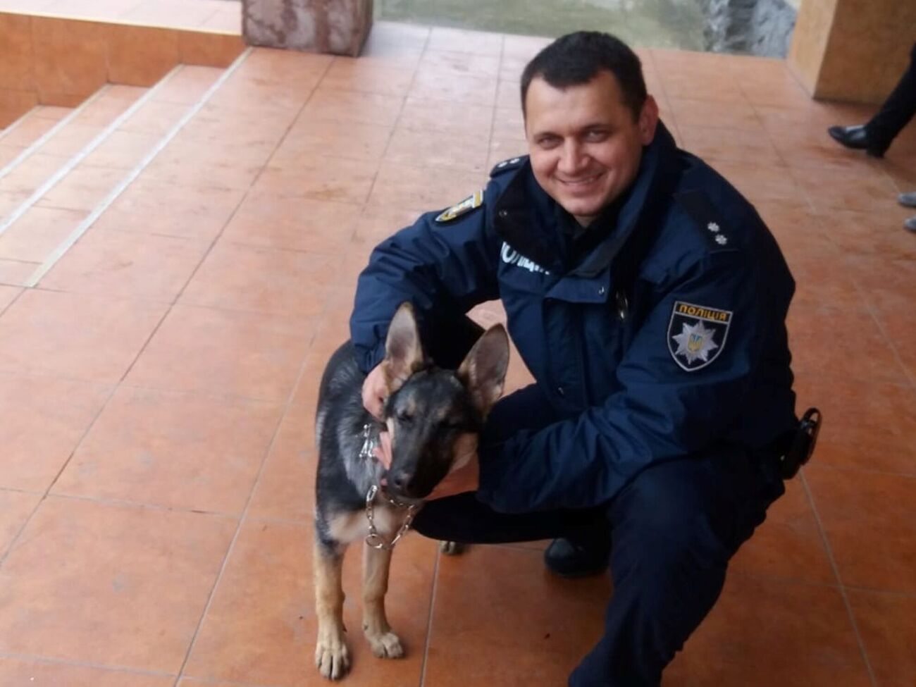 По словам Белецкого, его адвоката, который, имея отсрочку, отправился знакомиться с материалами, доставили в ТЦК и якобы сломали ребро