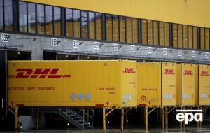 Крупнейшая в Европе логистическая компания DHL заявила, что также прекращает обработку посылок в США с 23 августа