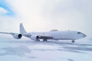 E-6B Mercury приземлился на космической базе Питуффик