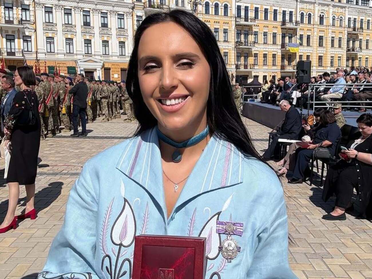 Платье, в котором Джамала пришла на церемонию, назвали в честь крымскотатарской вышивальщицы