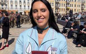 Платье, в котором Джамала пришла на церемонию, назвали в честь крымскотатарской вышивальщицы