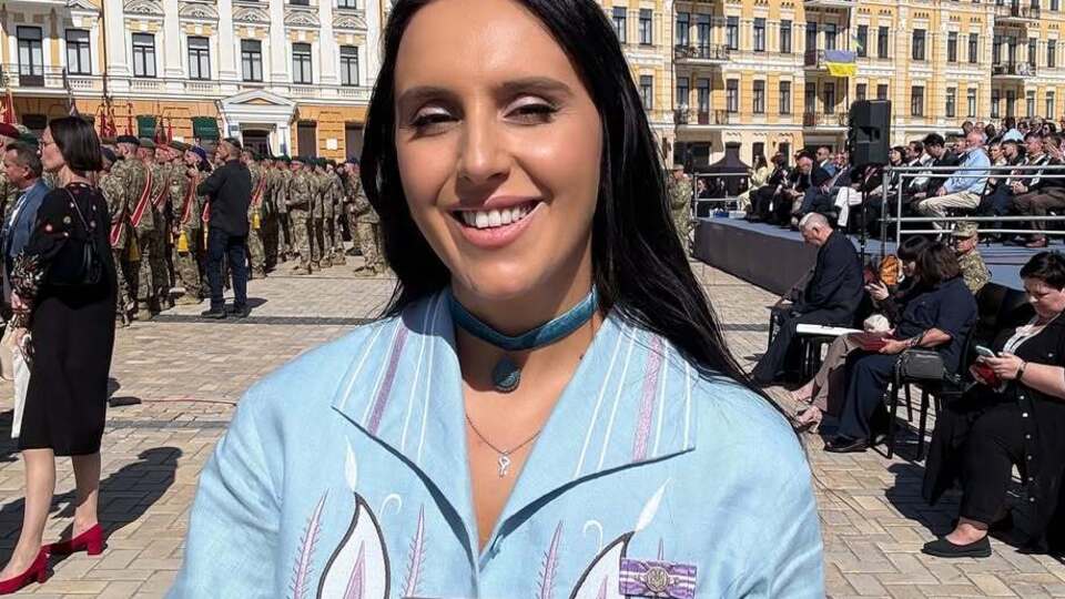 Сукня, у якій Джамала прийшла на церемонію, має назву на честь кримськотатарської вишивальниці