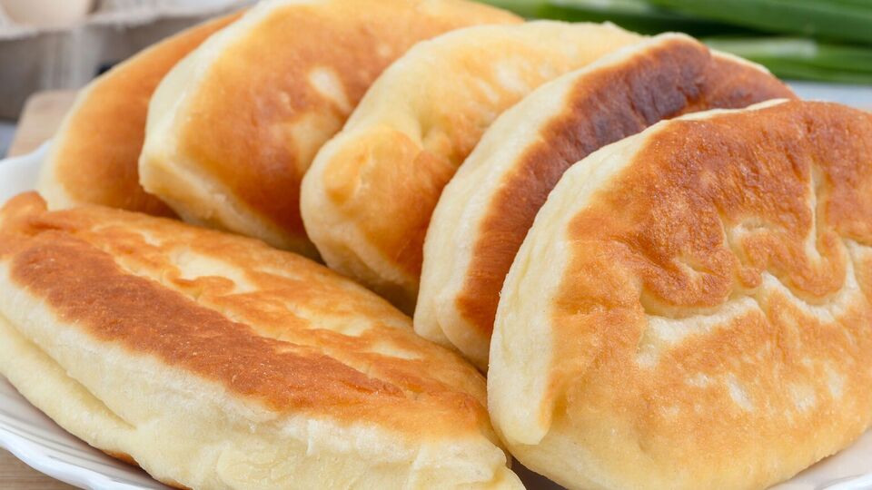 Для тіста знадобиться 250 мл молока