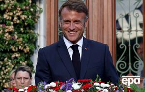 Спочатку Макрон опублікував привітання французькою, а три години по тому – українською