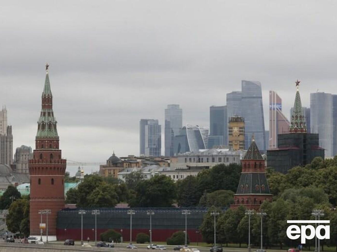 Санкционная политика Запада против РФ остается больше символической, чем действенной, отмечает NYT