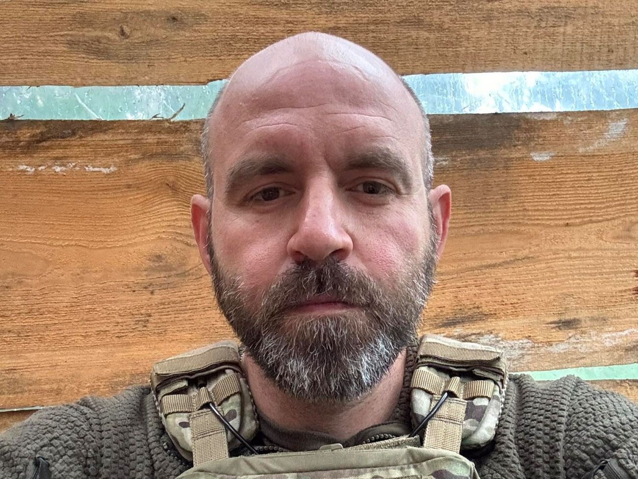 Мы должны были "знать место", "ждать очереди" и "не провоцировать сильных". Этот стол мы перевернули