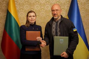 Шмигаль наголосив, що політики зосередилися на залученні додаткового фінансування для закупівлі озброєння й розвитку української промисловості