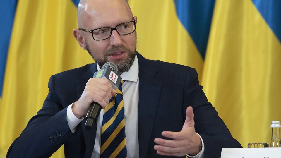 Справжня мета РФ – пробити чергову червону лінію України, вважає Яценюк