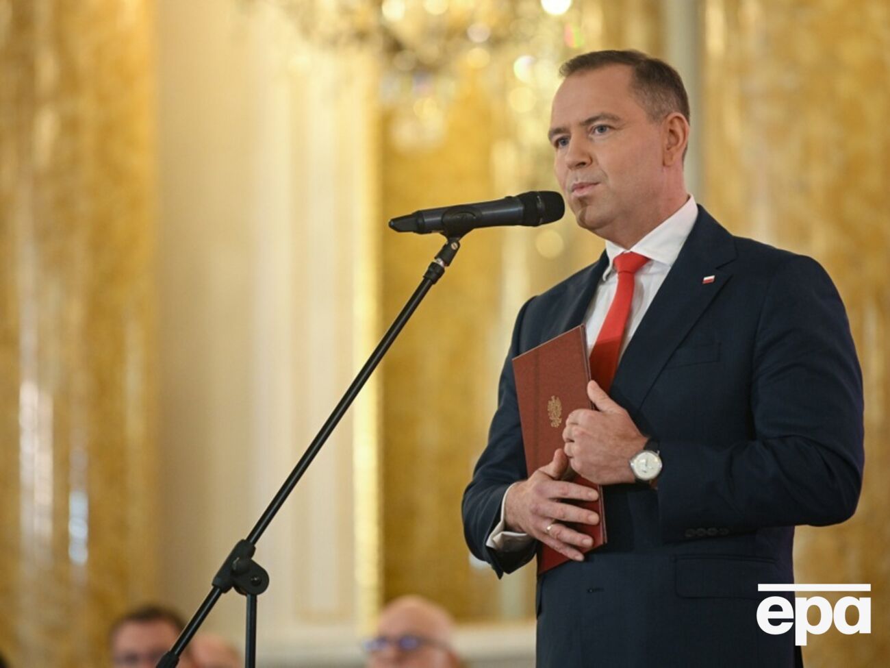 Навроцкий ветировал закон о социальной помощи украинцам