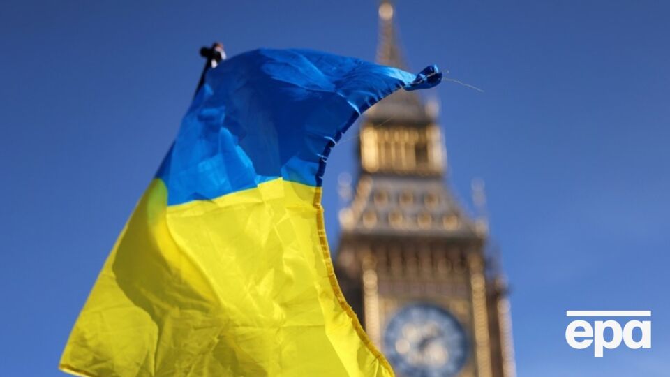 Волонтеры в Великобритании разбирают вейпы, а их компоненты передают на создание зарядок для дронов