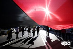 В Польше хотят приравнять красно-черную символику к нацистской
