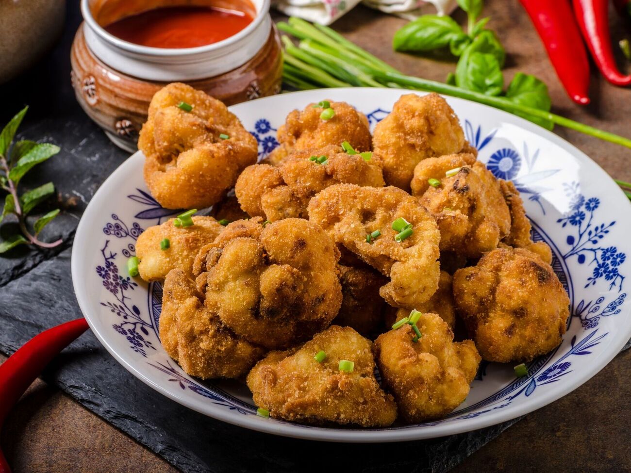 Для кляра понадобится 100 мл молока