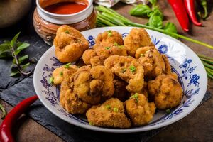 Для кляра понадобится 100 мл молока